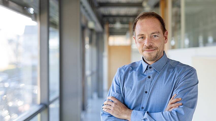 Prof. Dr. Klaus Maier is the new Dean of the Faculty of Electronics and Computer Science Prof. Dr. Klaus Maier is the new Dean of the Faculty of Electronics and Computer Science