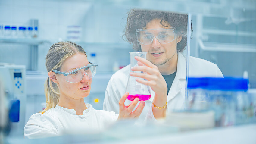 Versuch im Chemielabor Versuch im Chemielabor
