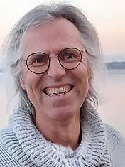 Prof. MMag. Dr. Lukas Amadeus Schachner Prof. MMag. Dr. Lukas Amadeus Schachner