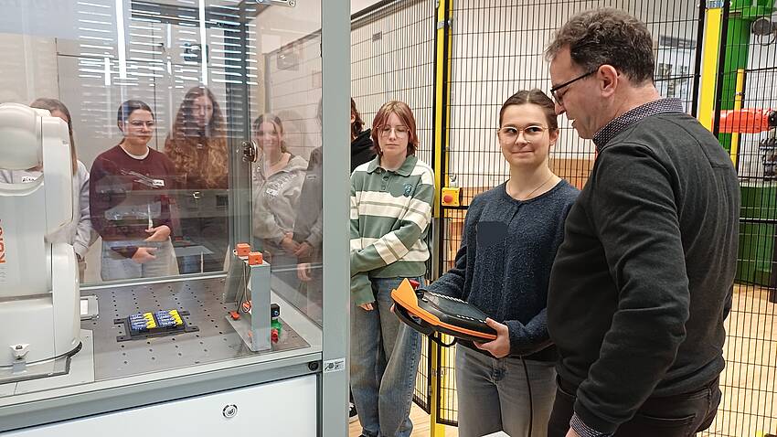 Barrierefreiheit, Deltaroboter und Trainingsdaten Barrierefreiheit, Deltaroboter und Trainingsdaten