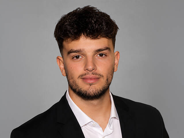 Portrait von Elion Shahini, Student, Informatik mit Schwerpunkt Software Engineering Portrait von Elion Shahini, Student, Informatik mit Schwerpunkt Software Engineering