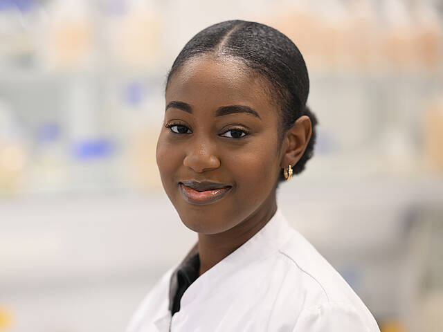 Portrait von Abigail Poka, Studentin, Biopharmazeutische Wissenschaften Portrait von Abigail Poka, Studentin, Biopharmazeutische Wissenschaften