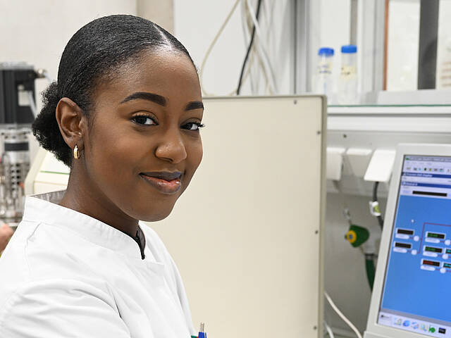 Portrait von Abigail Poka, Studentin, Biopharmazeutische Wissenschaften Portrait von Abigail Poka, Studentin, Biopharmazeutische Wissenschaften