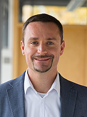 Prof. Dr.-Ing. Steffen Schwarzer Prof. Dr.-Ing. Steffen Schwarzer