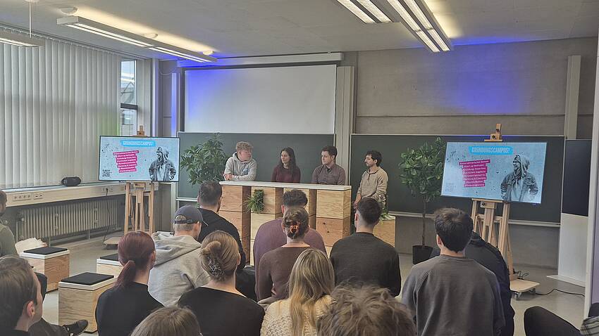 Spannende Einblicke von Adam Kadad, Elena Dalpont und Philip Frenzel beim Gründertalk des Gründungscampus am 14.04.2026 (Foto: Christian Kling) Spannende Einblicke von Adam Kadad, Elena Dalpont und Philip Frenzel beim Gründertalk des Gründungscampus am 14.04.2026