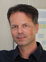 Prof. Dr. Claus Feuchter Prof. Dr. Claus Feuchter