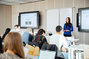 Titelbild-Business-Sustainability-and-Leadership Vorlesung im Studiengang Business Sustainability and Leadership